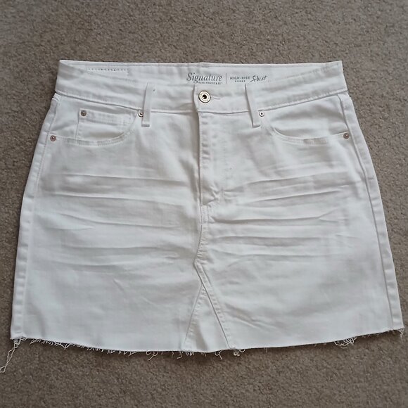 Levis Signature Skirt - Picture 1 of 4